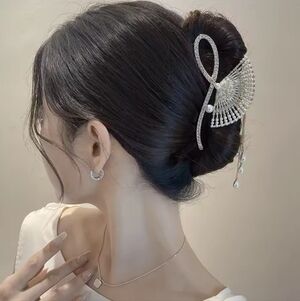 Brand New Gold Tone Fan Style Pearl Rhinestone Hair Claw Clip